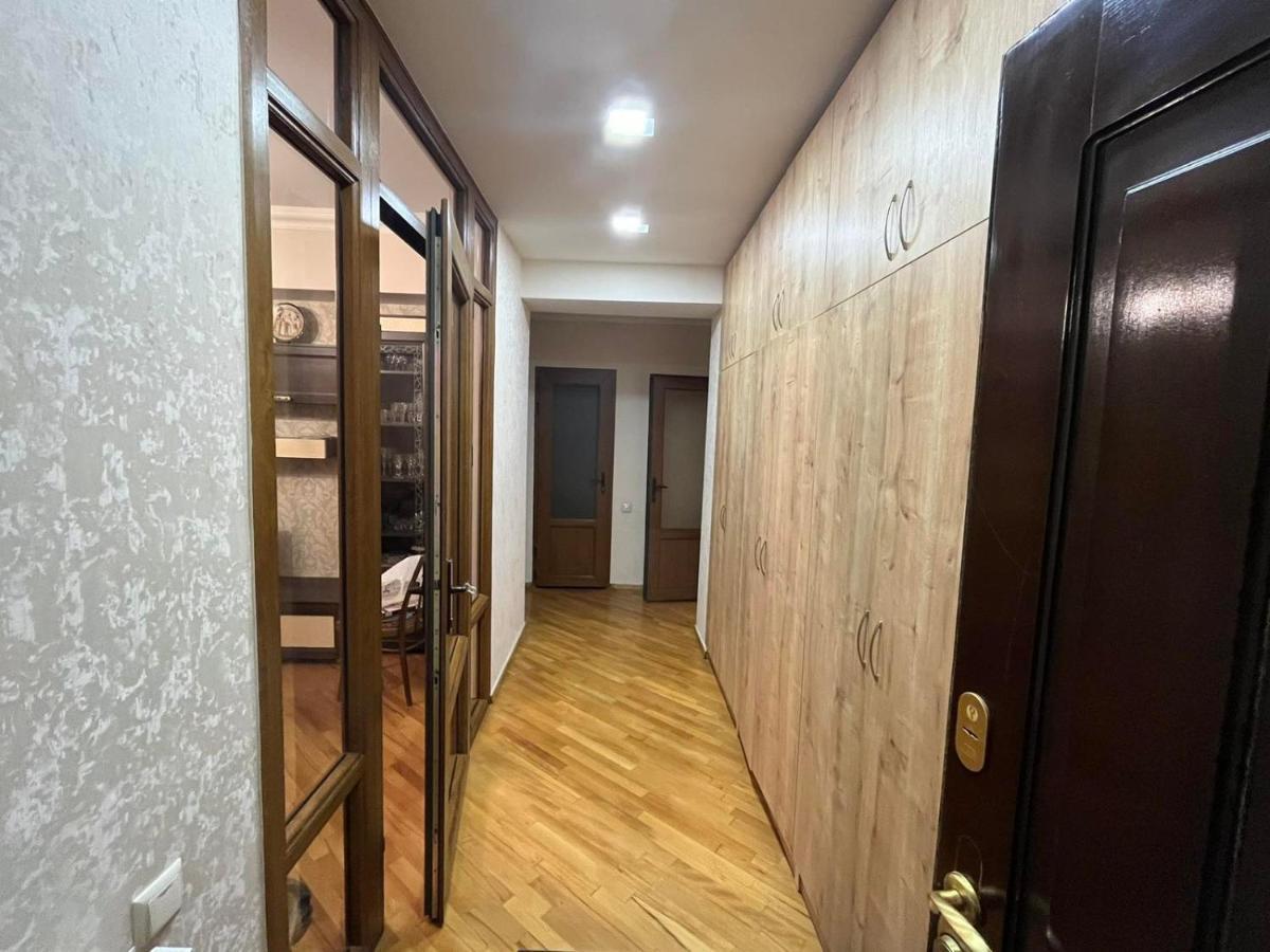 Large Cozy Apartment On Beginning Of Komitas Ave Ereván Exterior foto