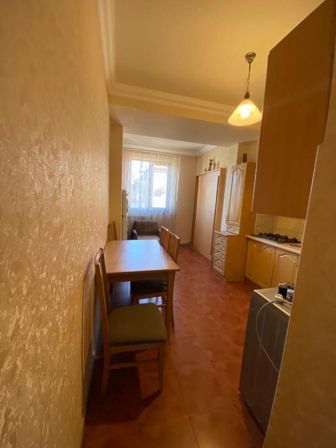 Large Cozy Apartment On Beginning Of Komitas Ave Ereván Exterior foto